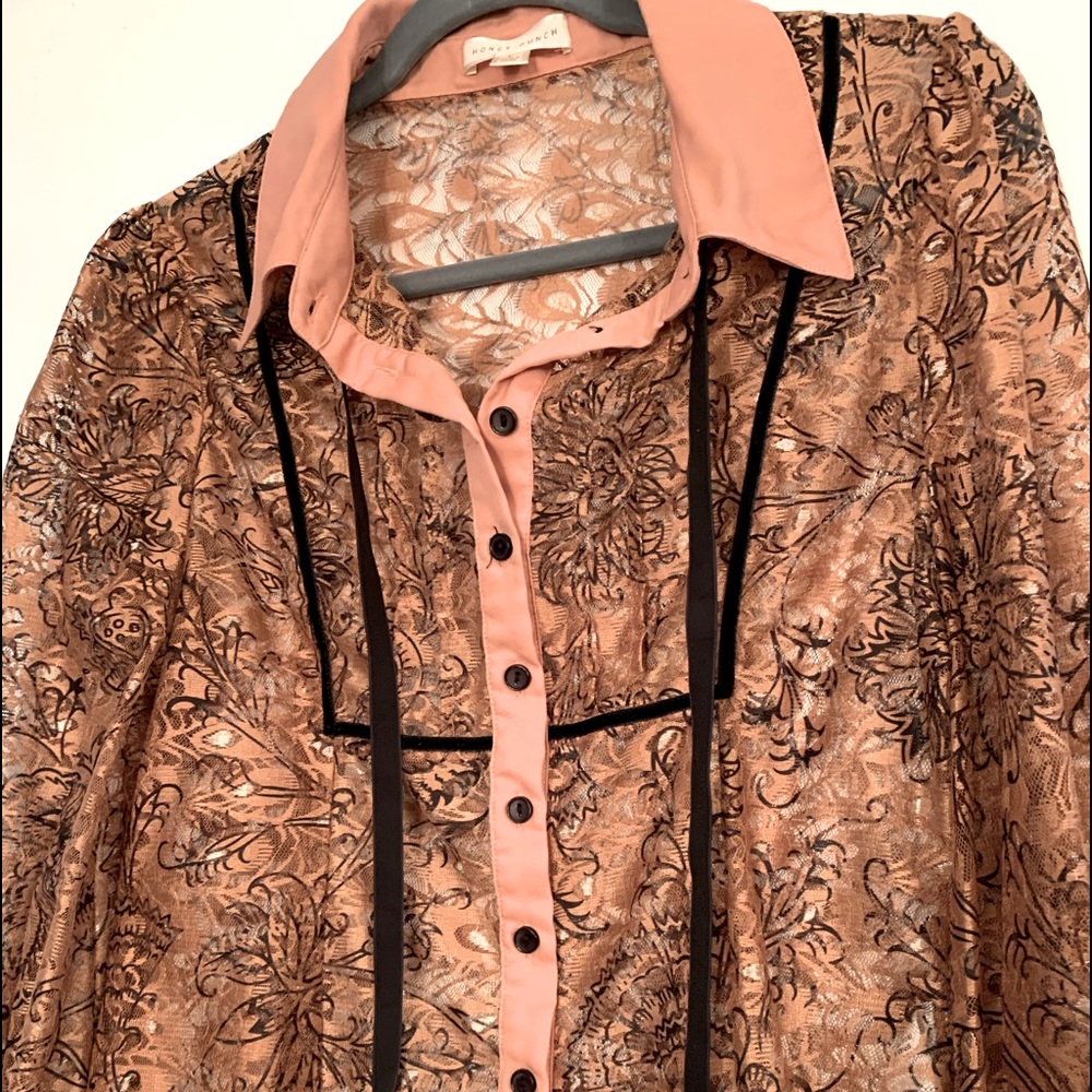 Honey Punch Lace Top - Picture 3 of 4